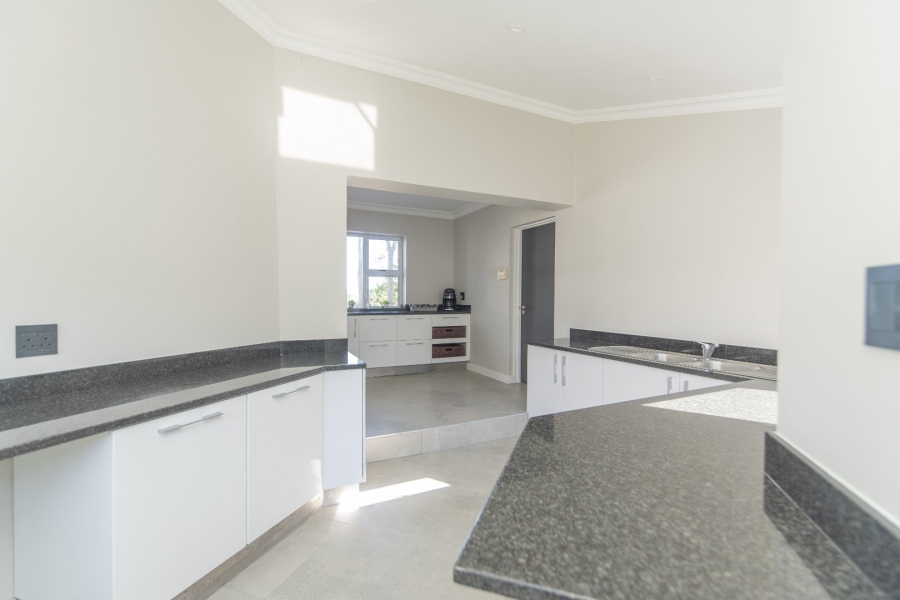 5 Bedroom Property for Sale in Theescombe Eastern Cape